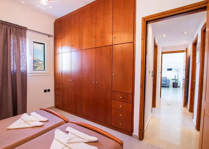 Divine شقة كارباثوس