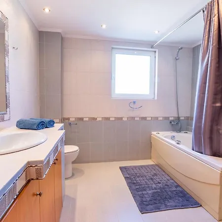 דירה Divine קרפאטוס