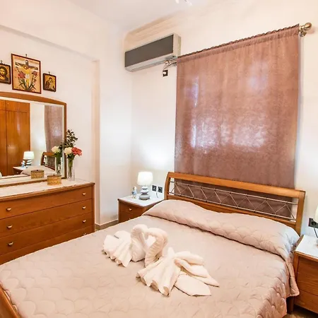 Divine דירה קרפאטוס