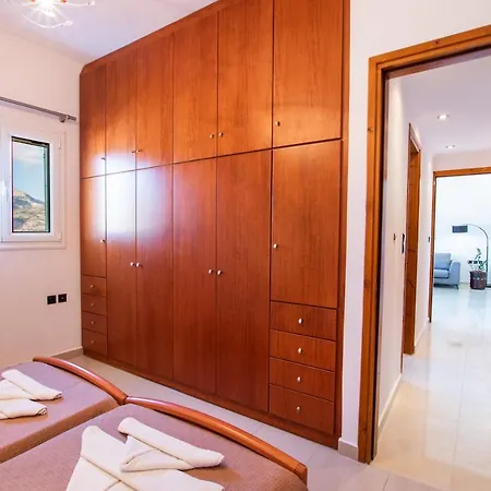 Divine דירה קרפאטוס