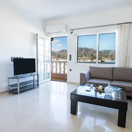 Divine דירה קרפאטוס