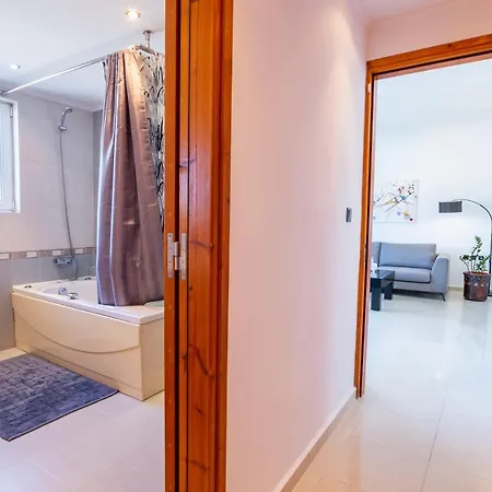 Divine דירה קרפאטוס